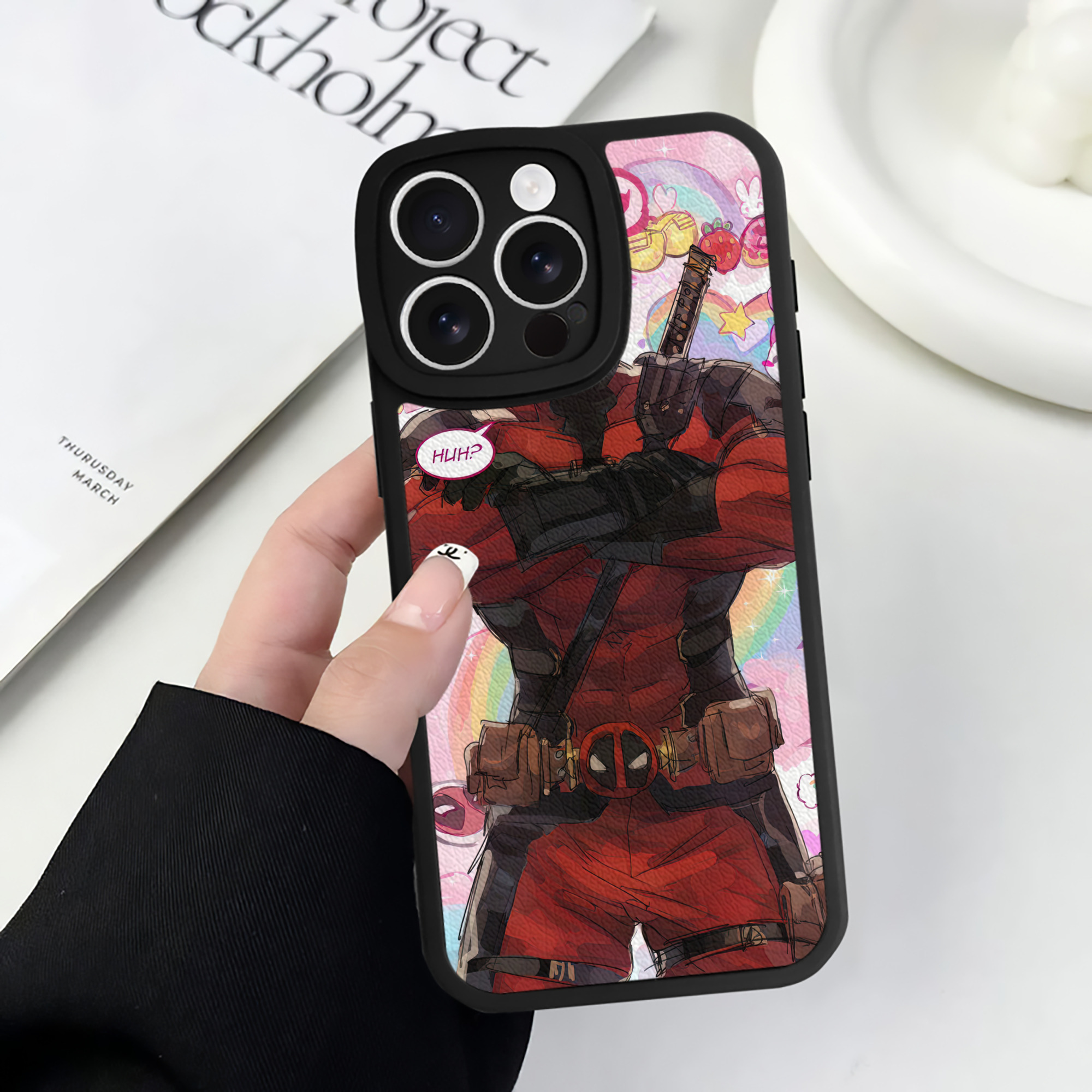 （画像用） Deadpool デッドプール 【iPhone 16シリーズ対応】シリコンスマホケース（レザー調） 材質：シリコン